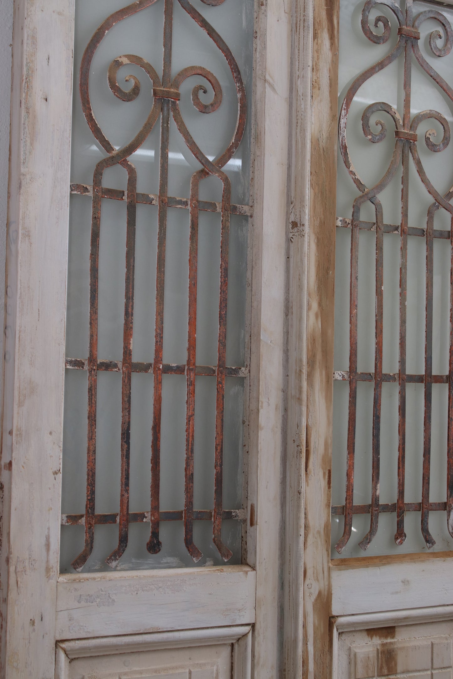 VINTAGE DBL GLASS METAL FRENCH DOOR L099