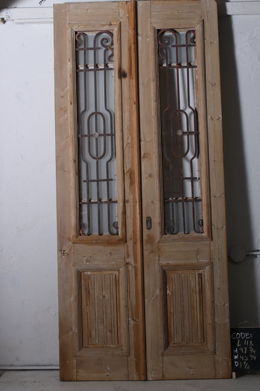 VINTAGE DBL GLASS METAL FRENCH DOOR L118