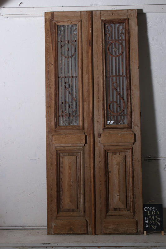 VINTAGE DBL GLASS METAL FRENCH DOOR L124