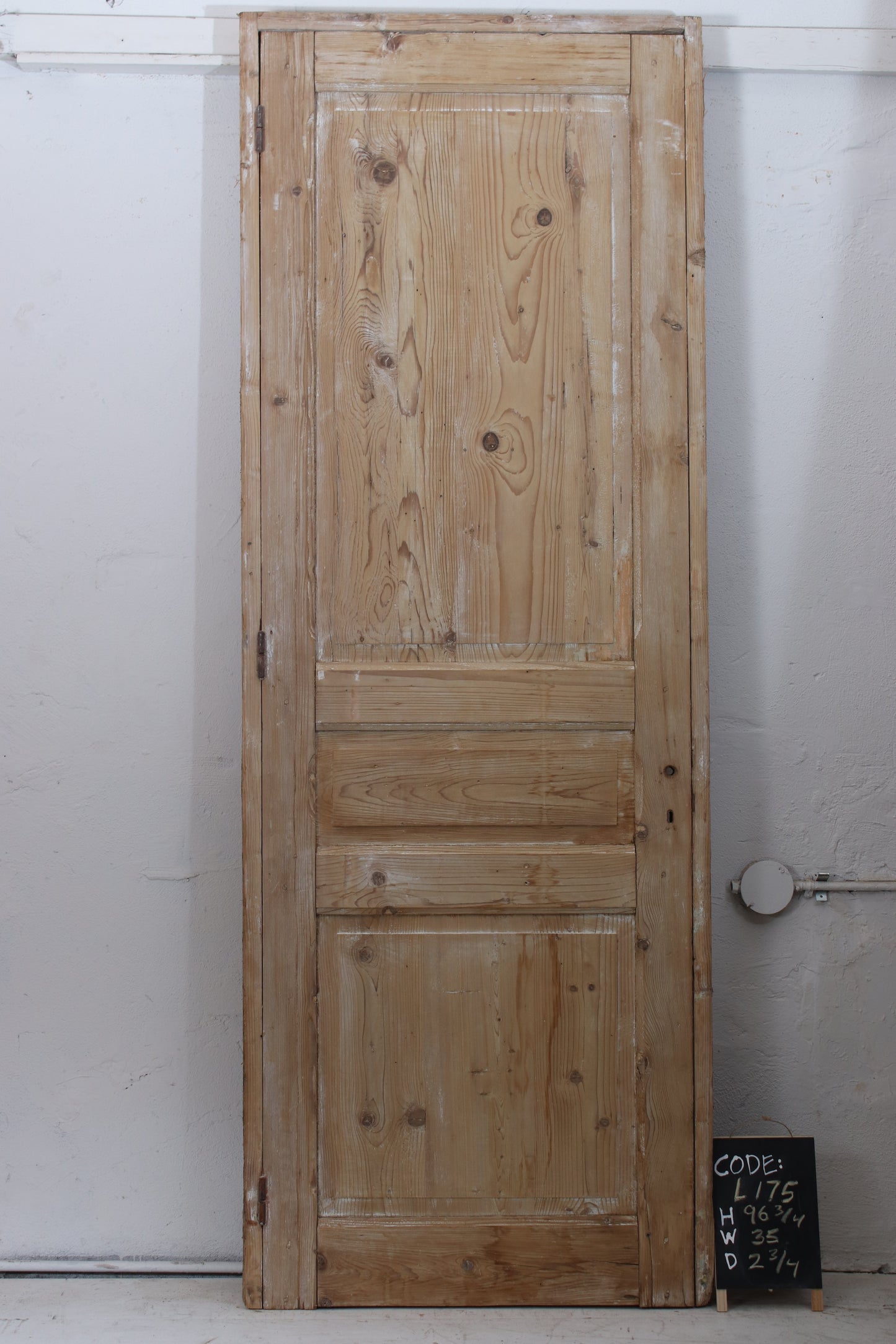 VINTAGE SINGLE DOOR L175