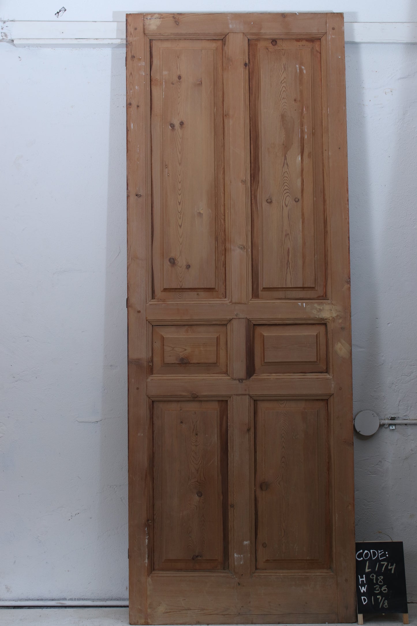 VINTAGE SINGLE DOOR L174