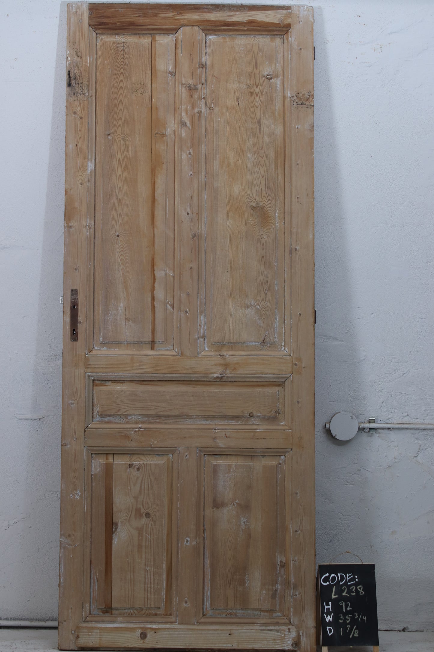 VINTAGE SINGLE DOOR L238