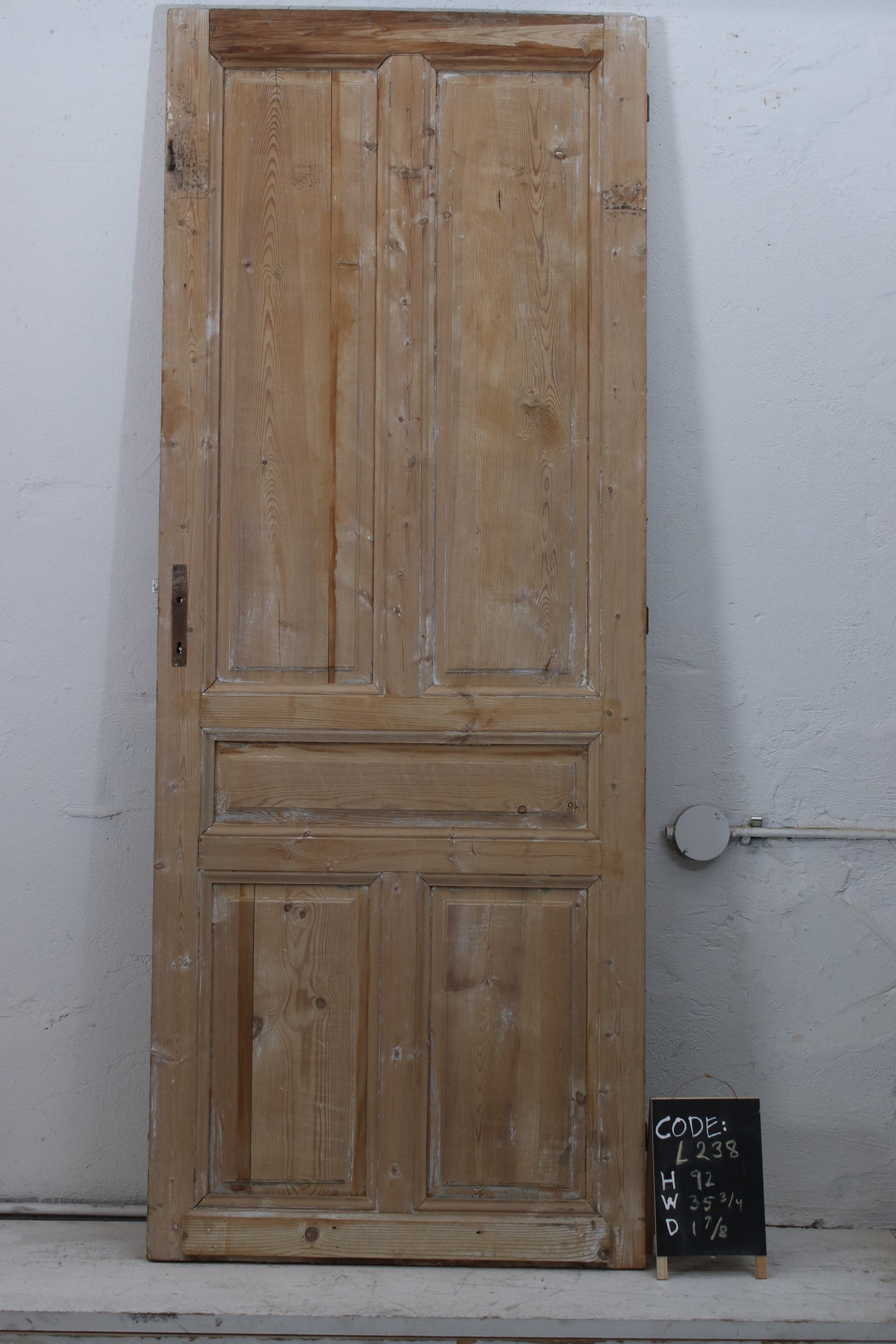 VINTAGE SINGLE DOOR L238