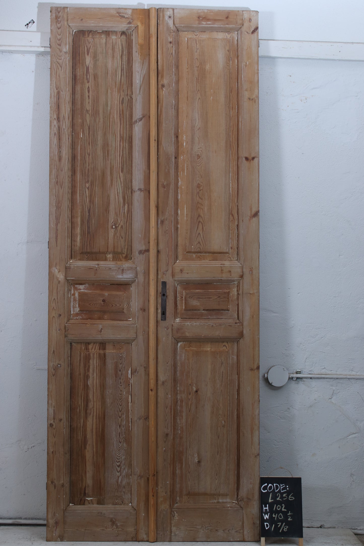 VINTAGE DOUBLE DOOR L256