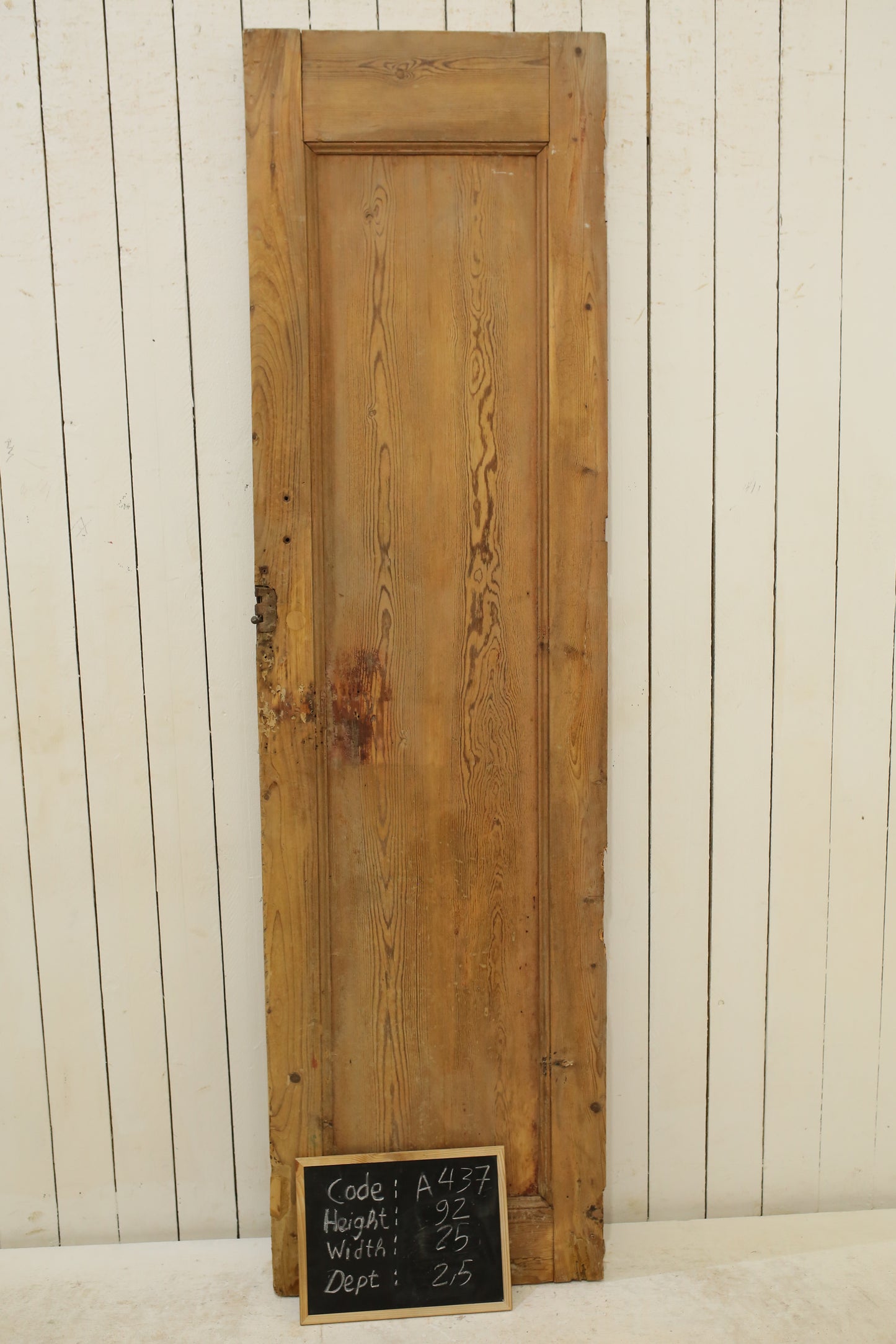 VINTAGE SINGLE DOOR A437