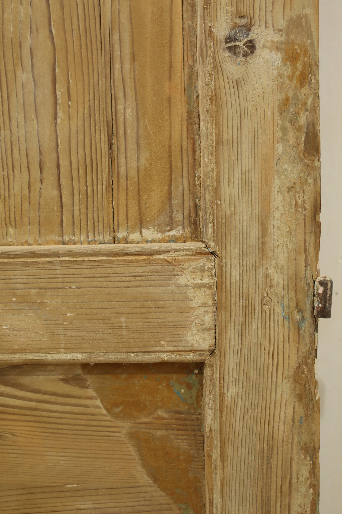 VINTAGE SINGLE DOOR A441