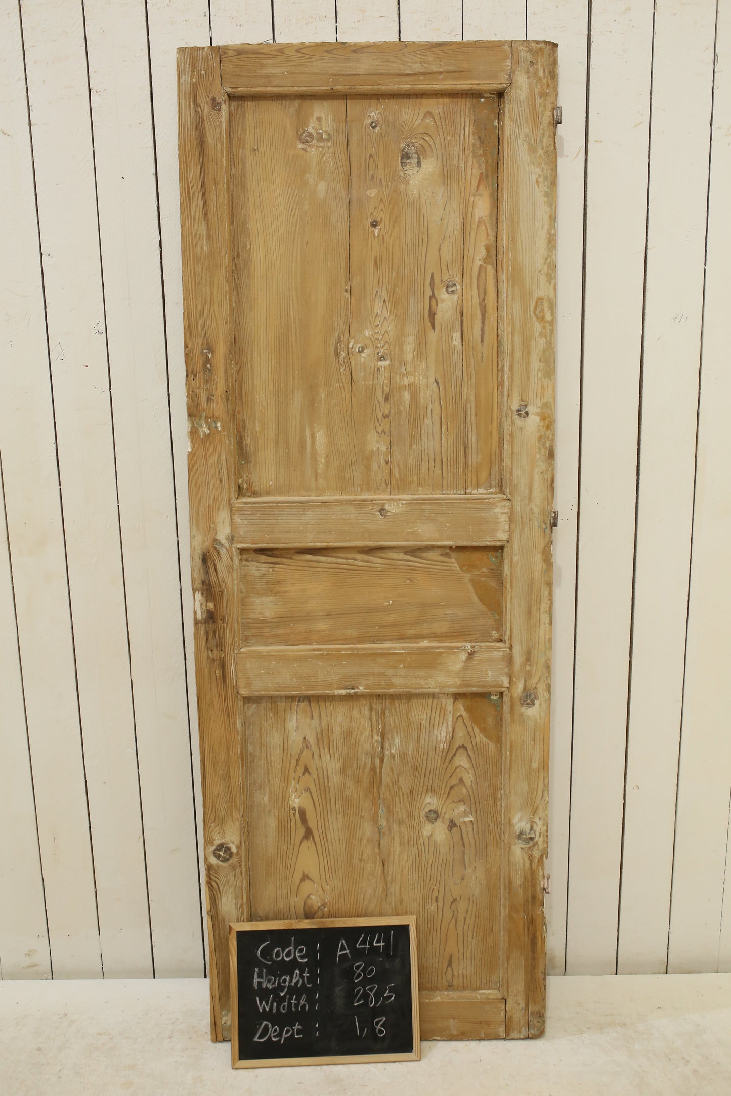 VINTAGE SINGLE DOOR A441