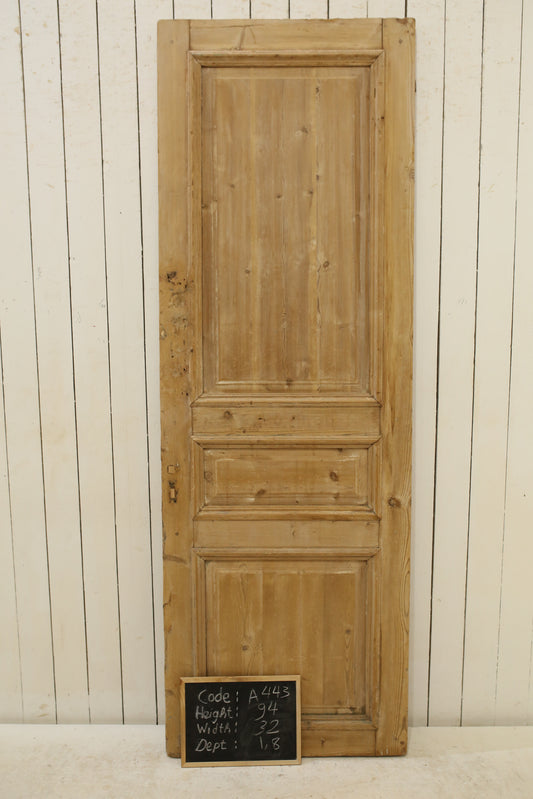 VINTAGE SINGLE DOOR A443