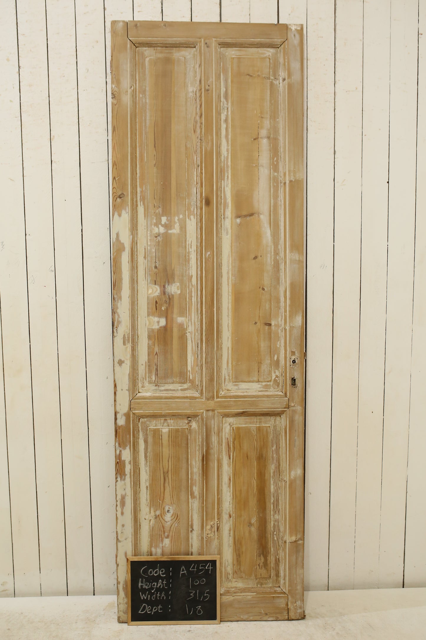 VINTAGE SINGLE DOOR A454