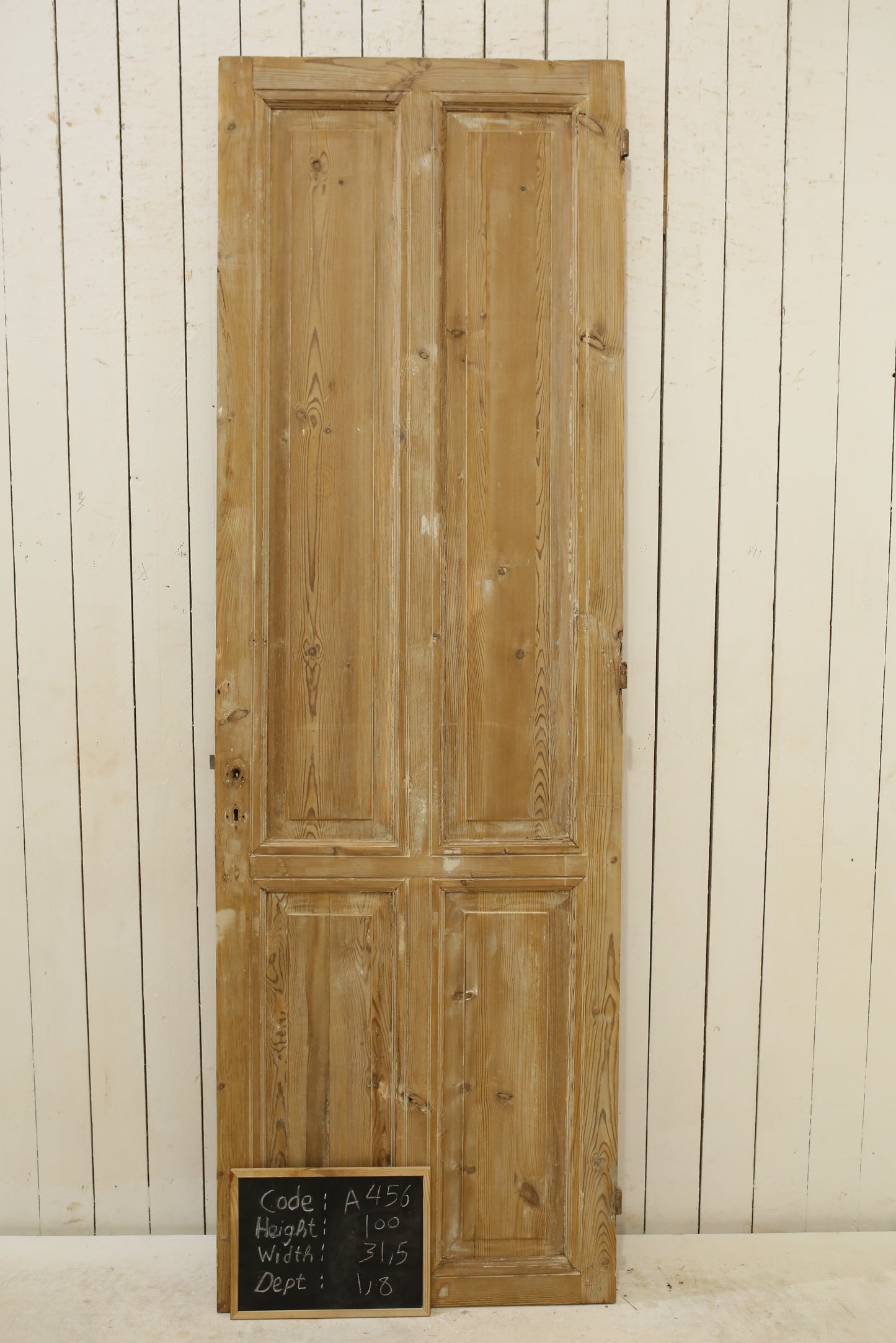 VINTAGE SINGLE DOOR A456