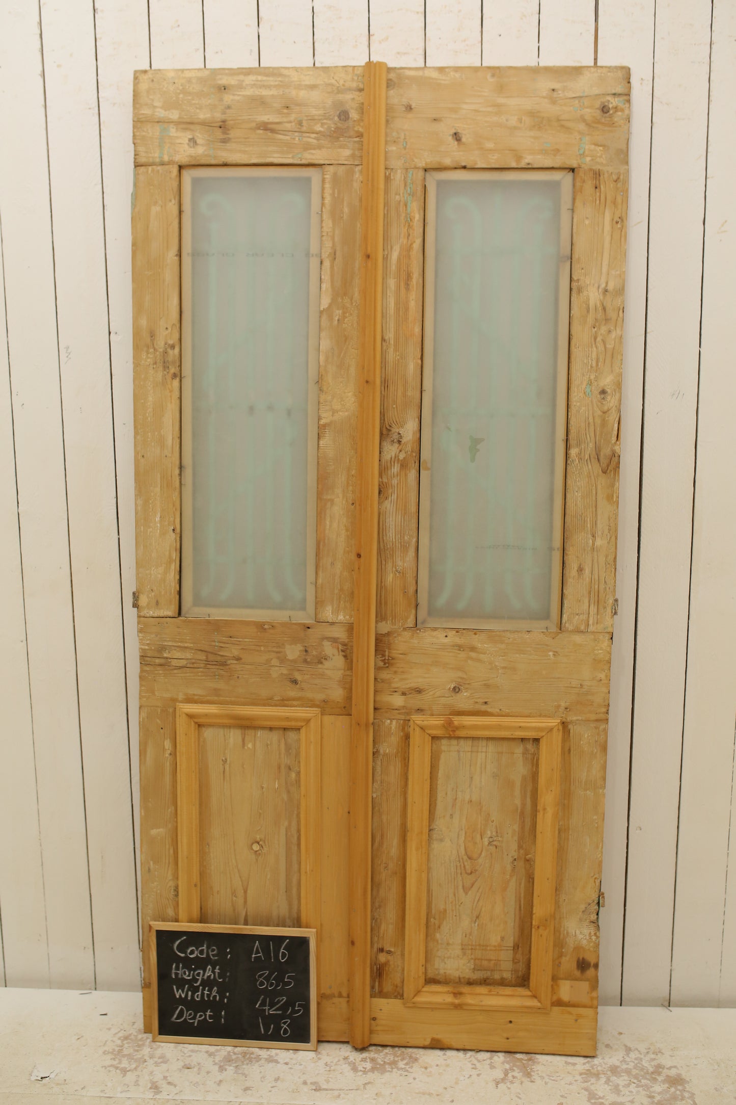 VINTAGE DBL FRENCH METAL DOOR A16