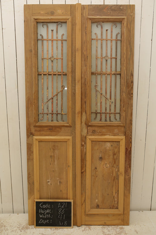 VINTAGE DBL FRENCH METAL DOOR A21