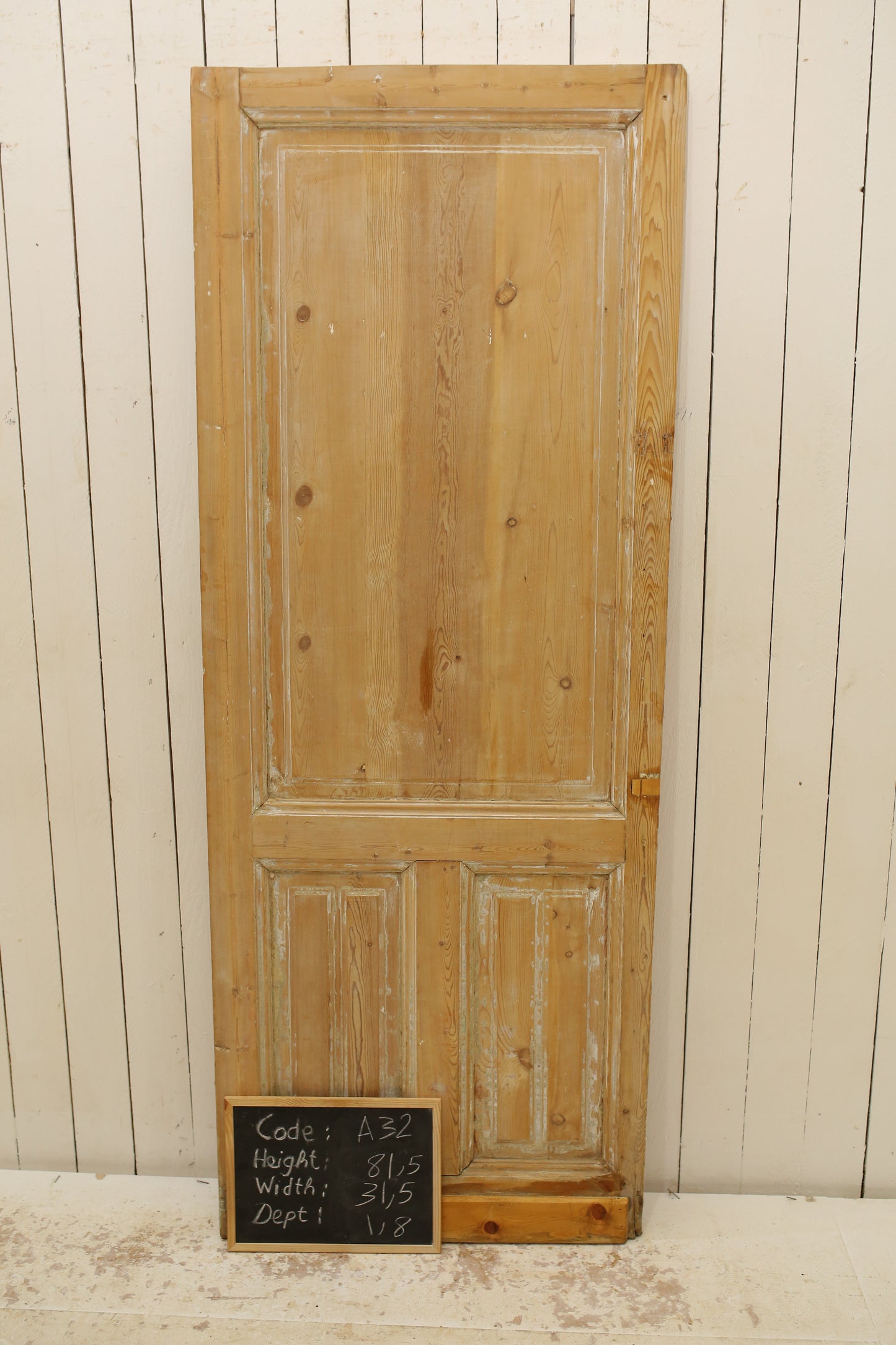 VINTAGE SINGLE DOOR A32