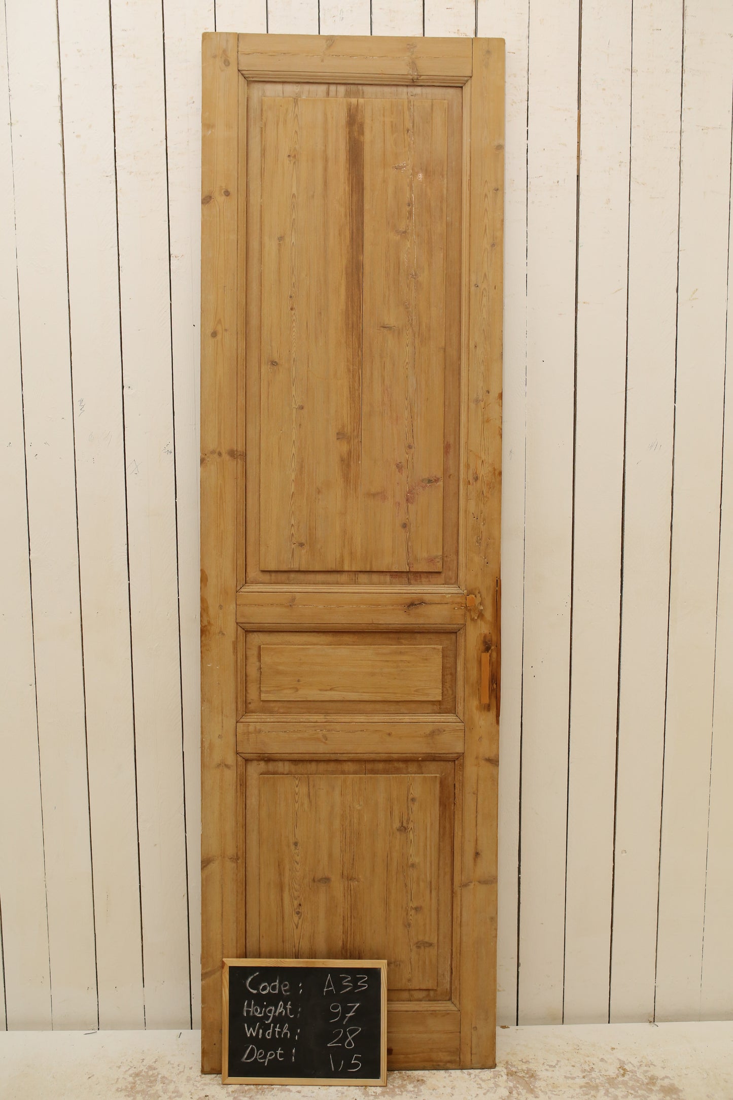 VINTAGE SINGLE DOOR A33