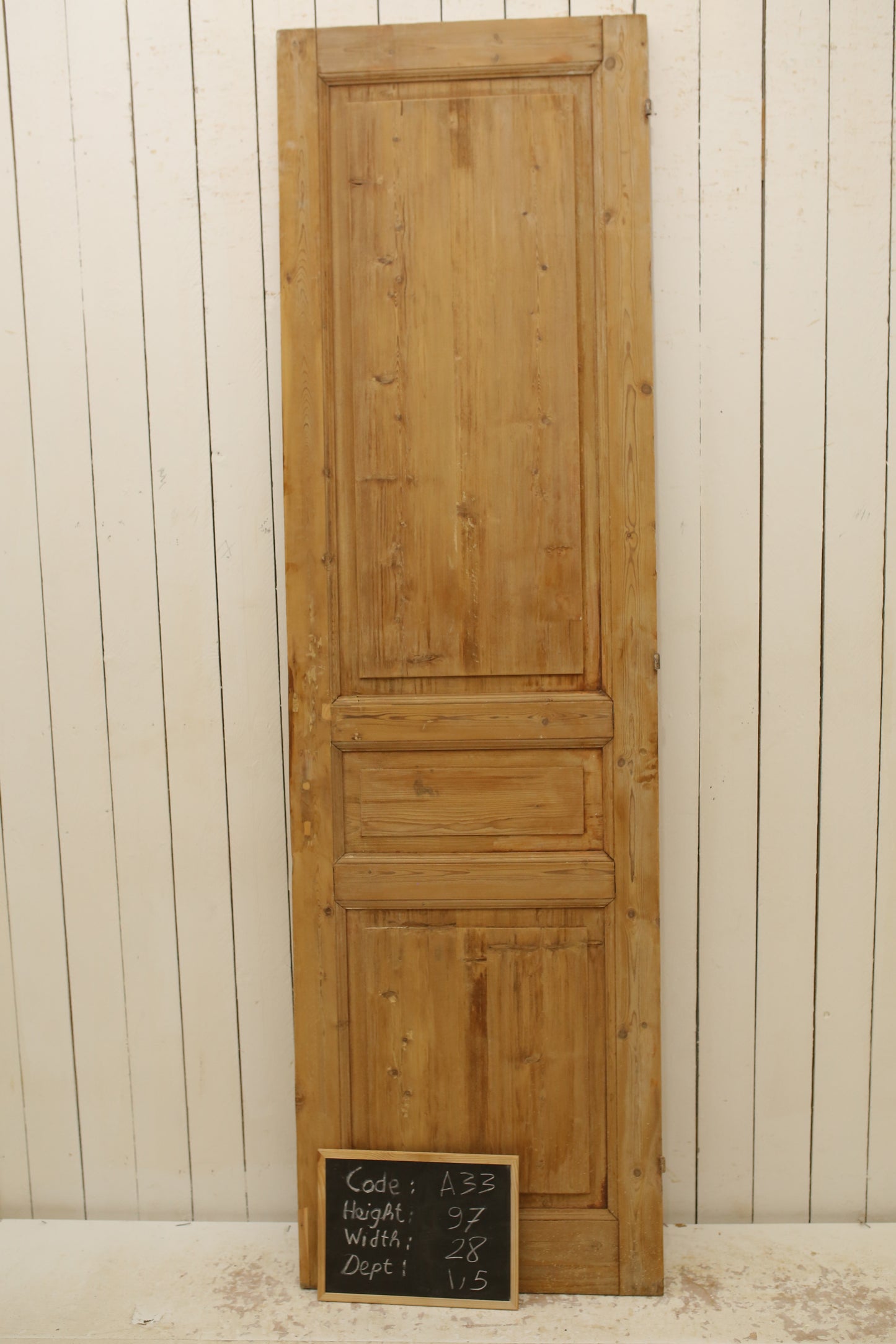 VINTAGE SINGLE DOOR A33