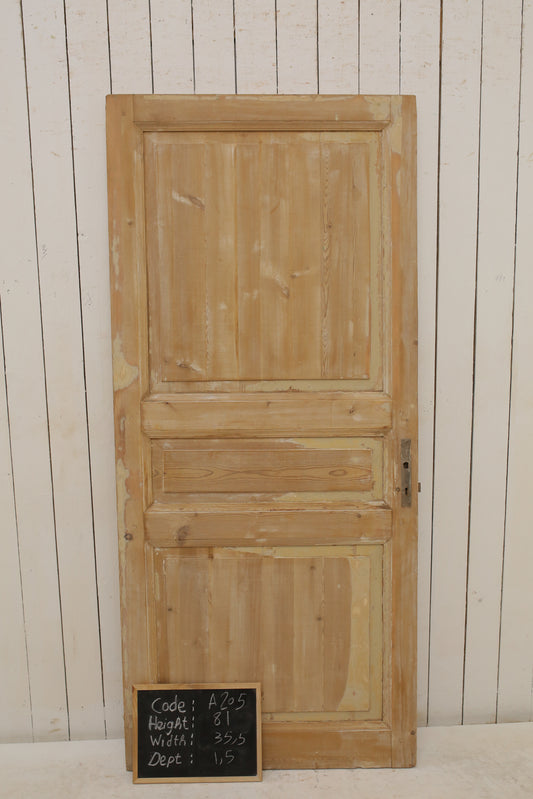 VINTAGE SINGLE DOOR A205