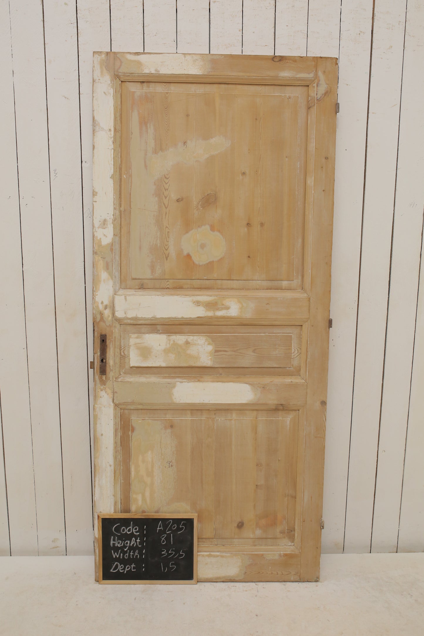 VINTAGE SINGLE DOOR A205