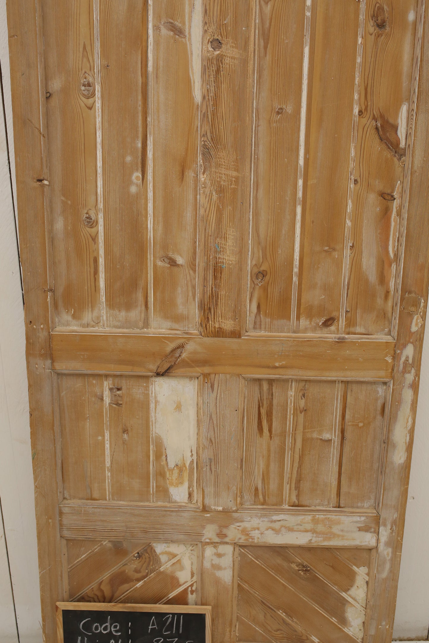 VINTAGE SINGLE DOOR A211