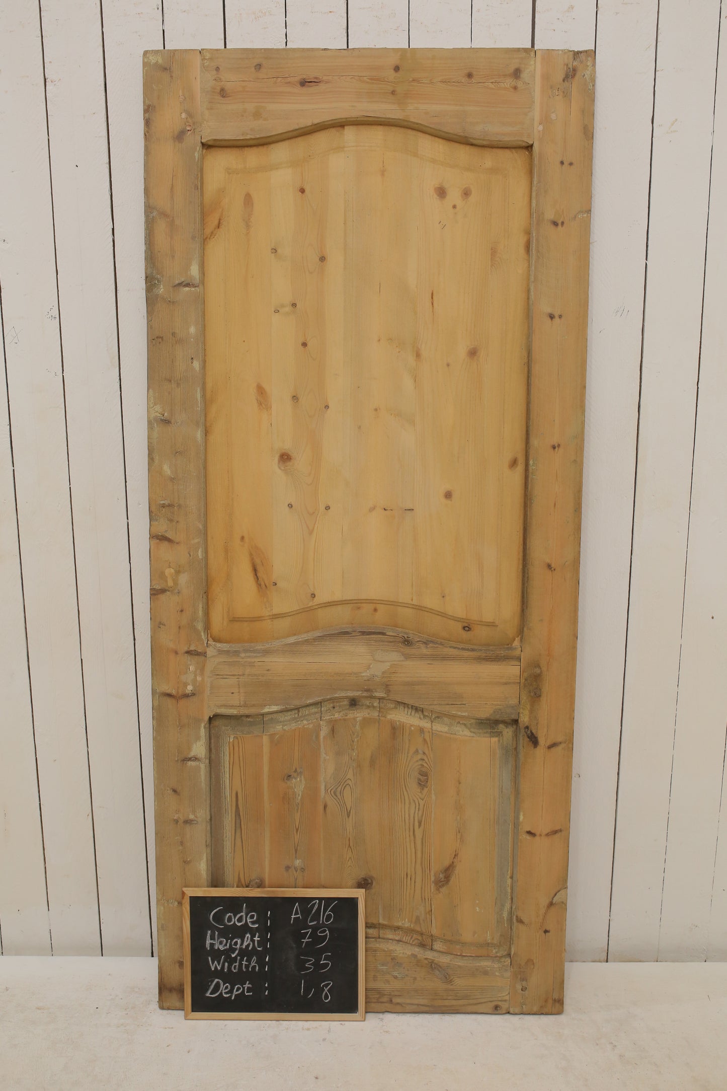 VINTAGE SINGLE DOOR A216