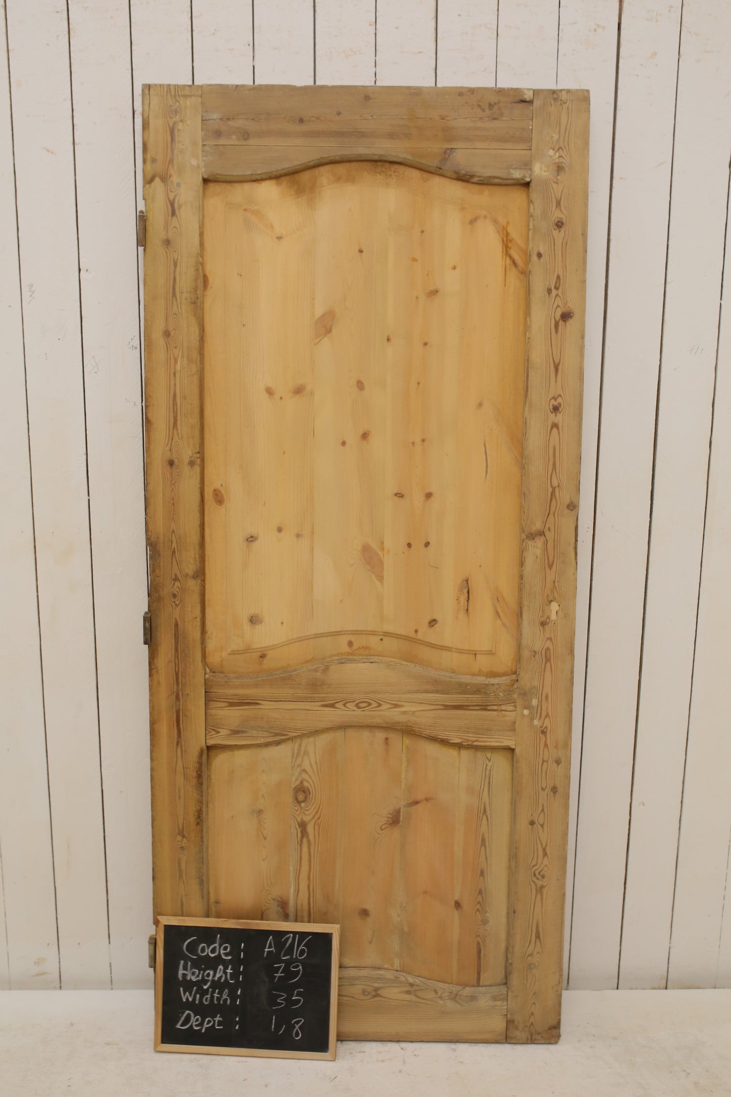 VINTAGE SINGLE DOOR A216