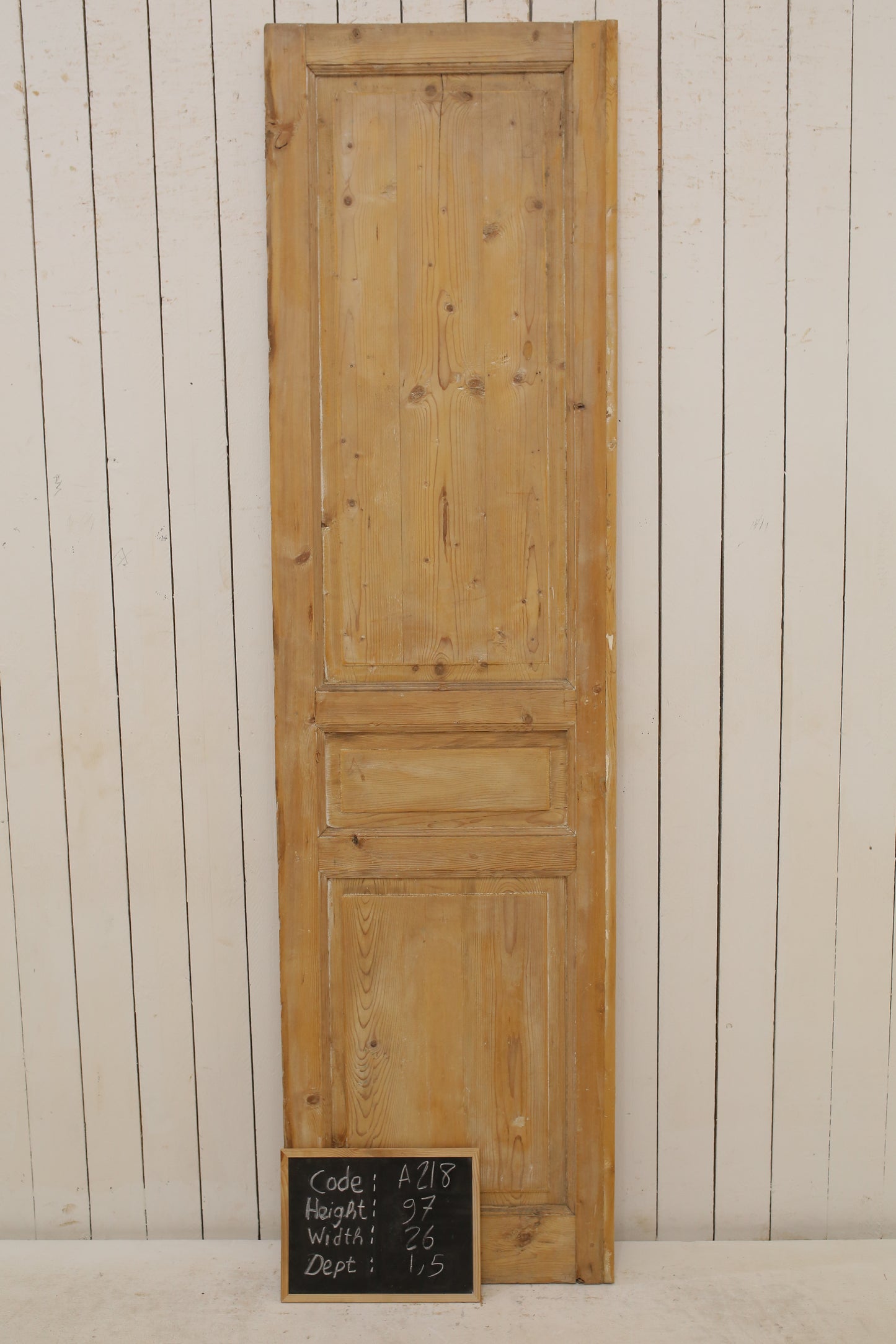 VINTAGE SINGLE DOOR A218