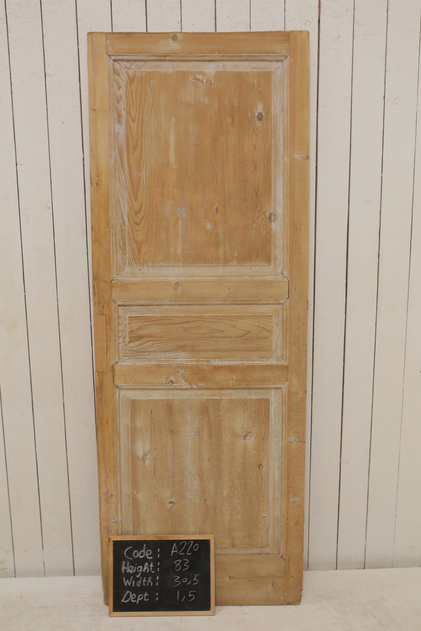 VINTAGE SINGLE DOOR A220