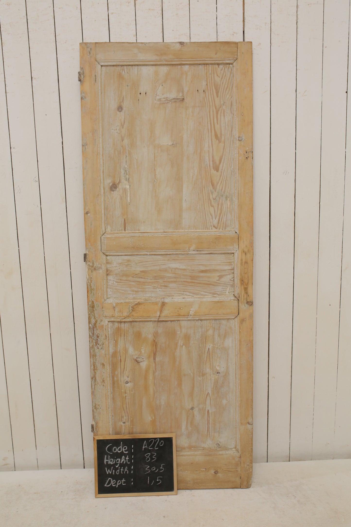 VINTAGE SINGLE DOOR A220